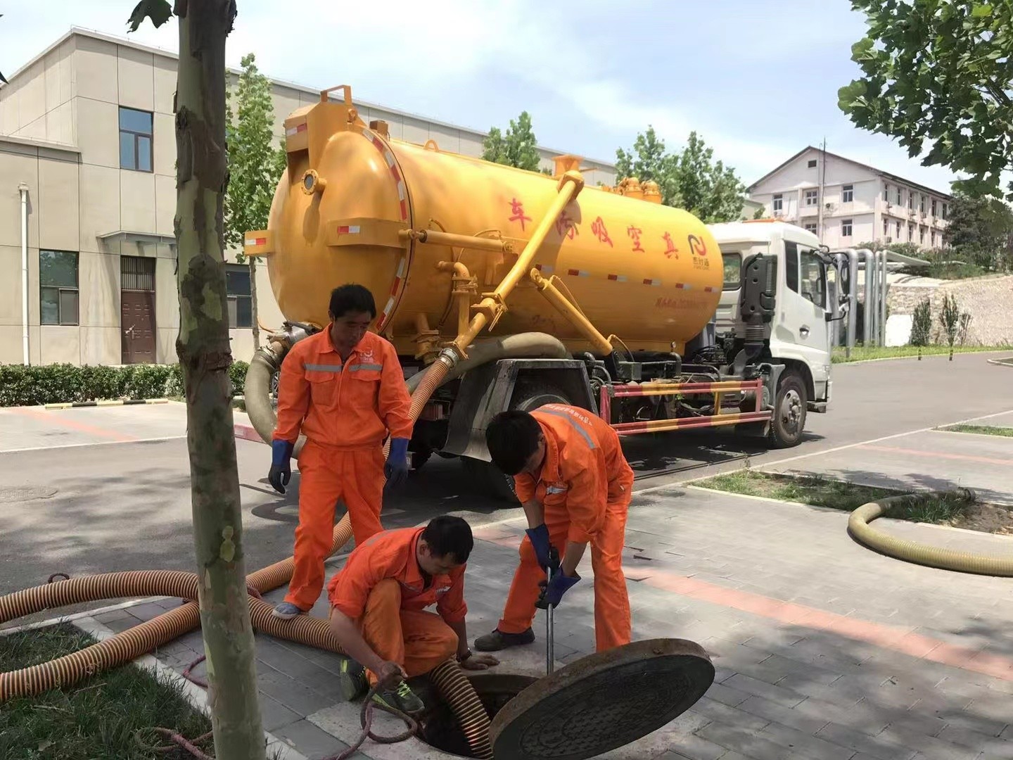 黄平化粪池清理与5-8吨吸粪车施工效率分析